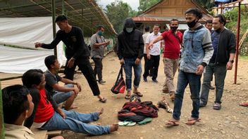 Mois De Jeûne, ASN Dans Le Sud De Sulawesi Au Lieu De Jeu De Coqs, Enfin Ils Sont Emmenés Au Poste De Police