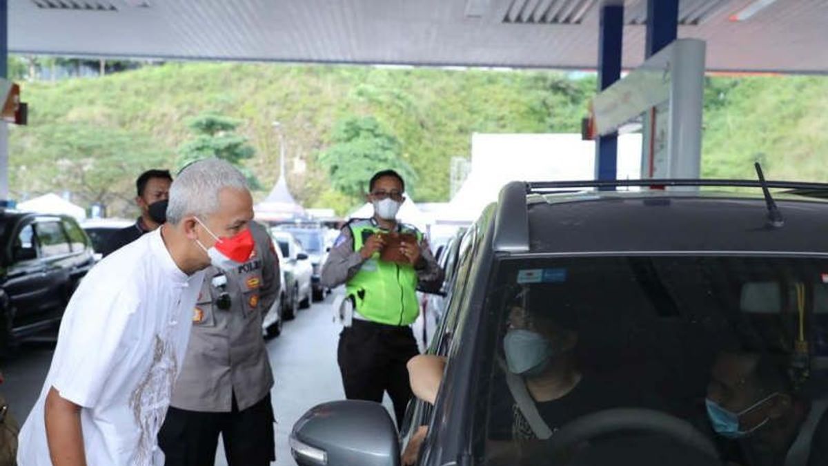 Gubernur Ganjar Pranowo Cek Dua Rest Area di Ruas Tol Semarang-Solo