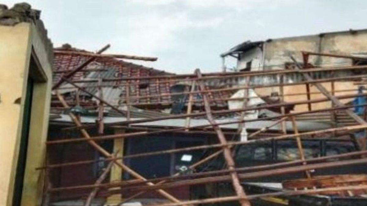 Un orage a touché deux districts de Cirebon, 242 maisons endommagées