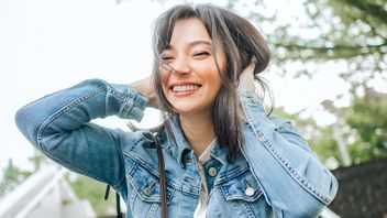 6 صور جميلة لأسميرينداه ، تظهر سحر الوجه الطبيعي دون مكياج