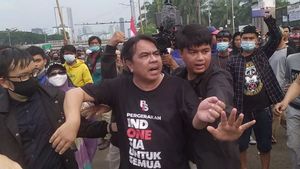 Kuasa Hukum Ade Armando Minta Polisi Tangkap Emak-Emak yang Provokasi saat Aksi Demo 11 April di Gedung DPR RI