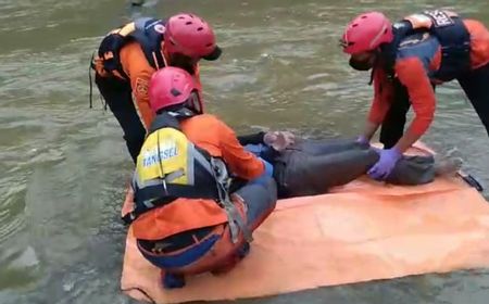 Geger Penemuan Mayat Pria Menyangkut di Batu Sungai Cisadane Tangsel