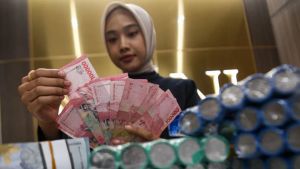 Rupiah Melemah di Tengah Ketidakpastian Kebijakan The Fed dan Kenaikan Biaya Produksi