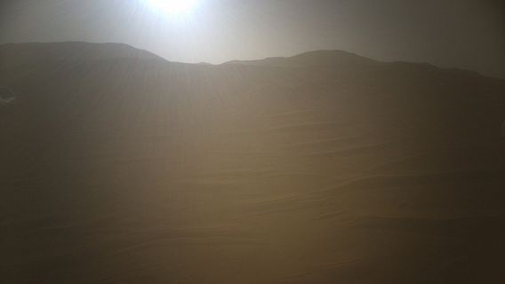 دور مروحية Ingenuity للقبض على غروب الشمس على سطح المريخ بعد كيوريوسيتي روفر