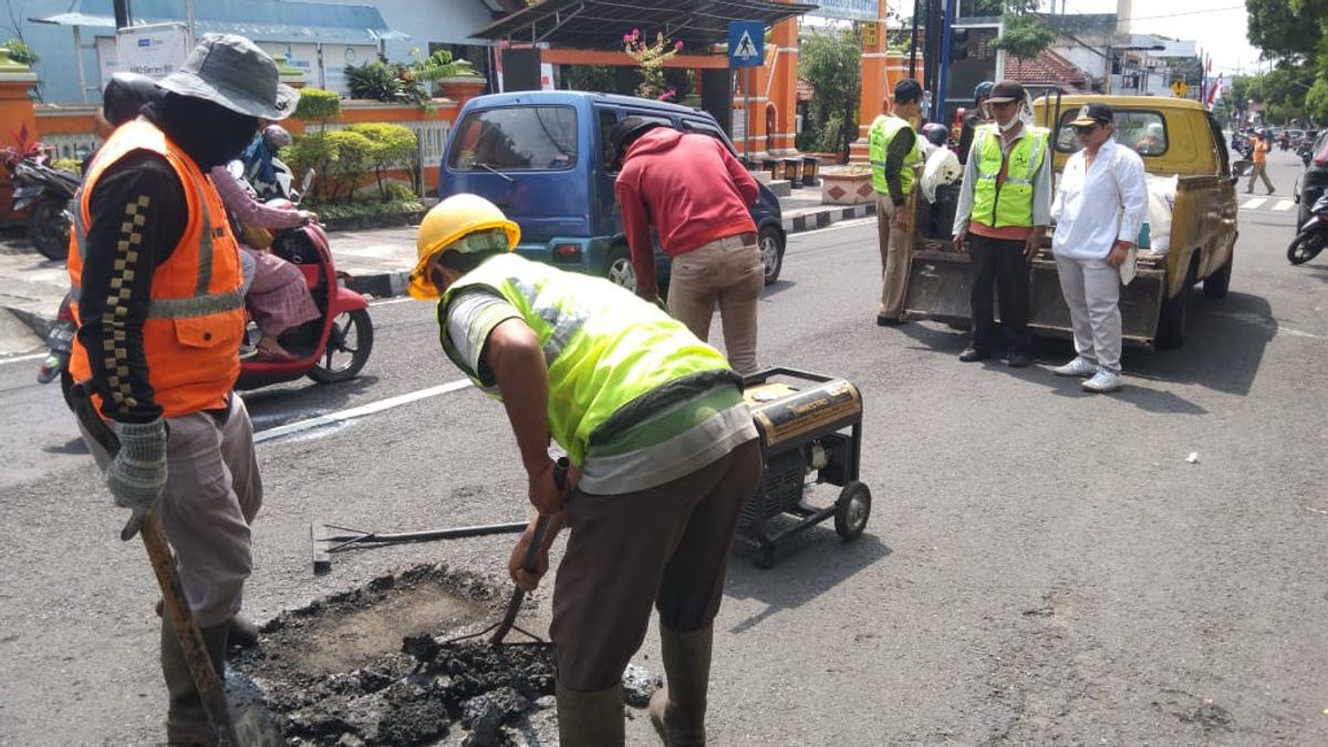 Kualitas Jalan Provinsi Buruk, Anggota DPRD Jatim Minta Khofifah Perbaiki Kinerja Jajaran