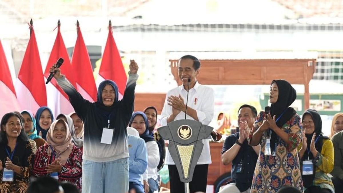 Jokowi Calls Troubled Loans For The Mekaar PNM Program Smaller Than Banking