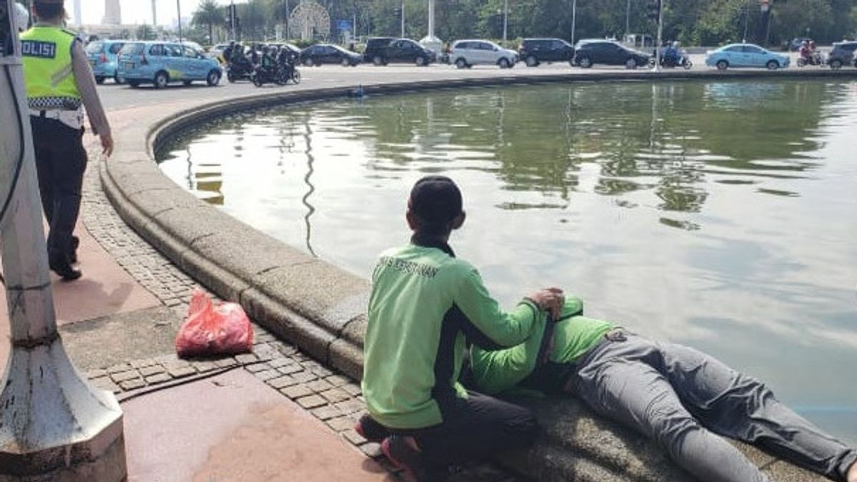甘比尔马雕像环形交叉路口时态，城市公园服务人员发现在池塘被电死