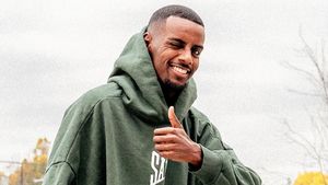 Arne Slot Khawatir Kebugaran Isak setelah Cedera dalam Kemenangan Liverpool di Liga Champions