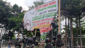 Kata Polri soal Pasukan TNI Patroli Bermotor Copoti Baliho Rizieq Shihab