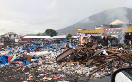 Sudah Diperingatkan, 180 Lapak di Pasar Rakyat Kota Ternate Akhirnya Dibongkar Disperindag