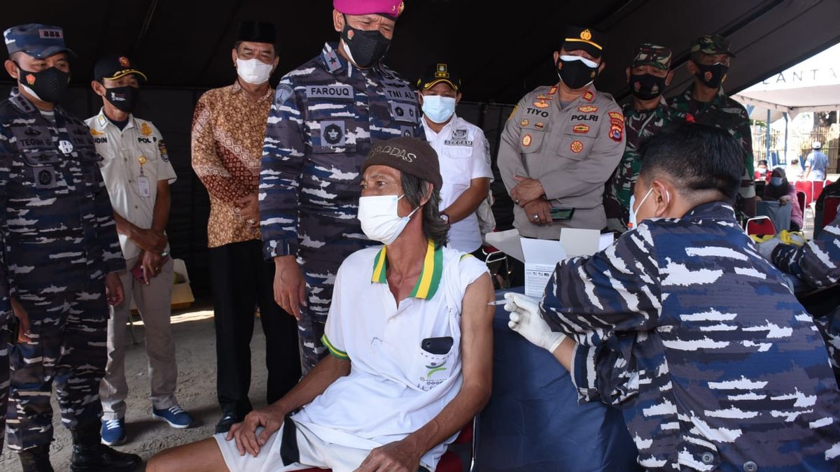 Serbuan Vaksin, TNI AL Targetkan Seribu Vaksin untuk Masyarakat Tanjung Kait