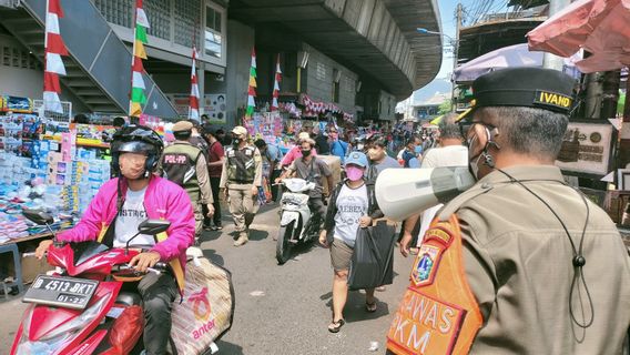 Panic In Pagi Market Tambora West Jakarta Morning When Civil Service Police Unit Comes