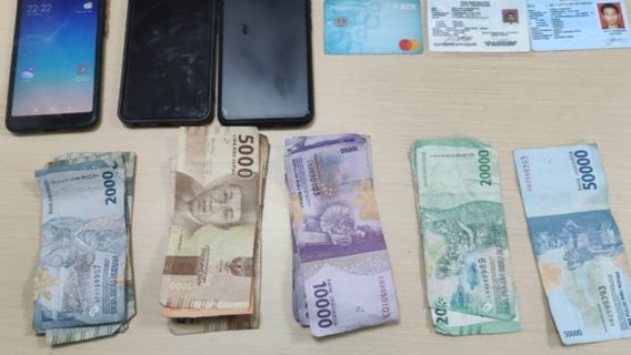 تانجيرانج - ألقت الشرطة القبض على جامع المقامرة توغل ، رجل في تانجيرانج