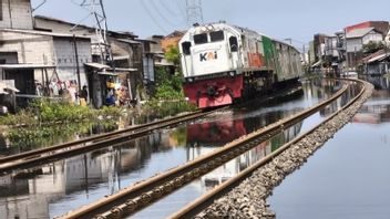 Rel Tergenang Kini Bisa Dilewati, PT KAI Hentikan Jalur Memutar di Semarang