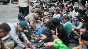 茂物暴民工作队 Sisir Lampu Merah和Angkot, 56 名网友