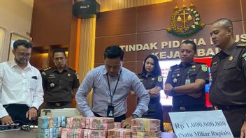 Kejati Bali Sita Uang Rp1 Miliar dari Kadis DPMPTSP Buleleng 