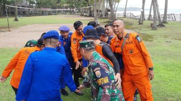 Tourists From Solo Dried With Ombak At Anyer Beach Banten, The SAR Team Is Still Making Search Efforts