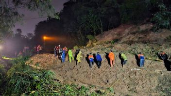 Sembilan Perjalanan Kereta Api Alami Gangguan Akibat Longsor di Purwakarta