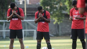巴厘岛联 Vs 佩尔西克作为英超 2021-2022 揭幕战 
