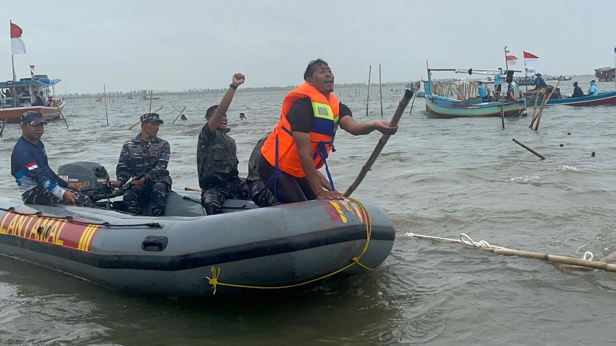 TNI AL Kerahkan Pasukan 3 Kali Lebih Banyak untuk Cabut Pagar Laut Tangerang