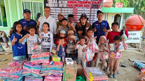Denny Sumargo dan Kolaborasi Penyaluran Logistik bagi Warga Terdampak Banjir Sumatera
