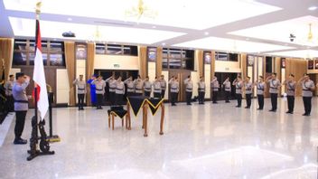 国家警察总长主持地区警察局长和高级警官的交接仪式