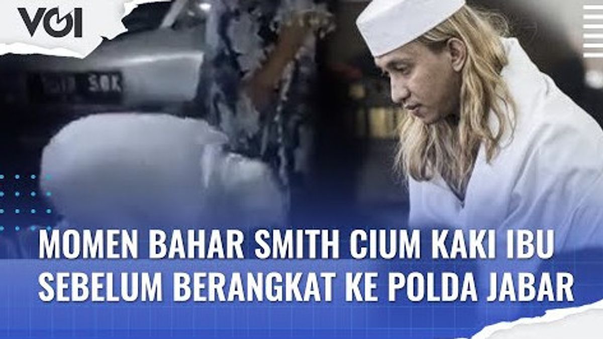 فيديو: لحظة بهار سميث يقبل ساق أمي قبل مغادرته إلى شرطة جاوة الغربية