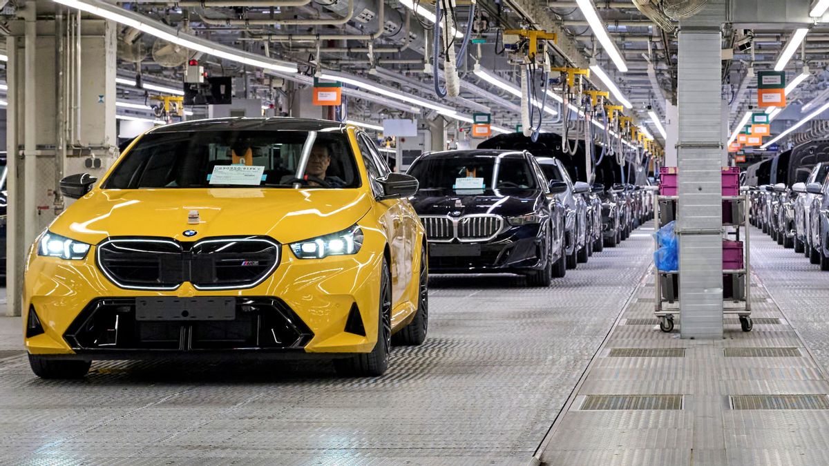 BMW M5 The Latest Generation Begins To Be Produced At The Digolfing Factory, Germany