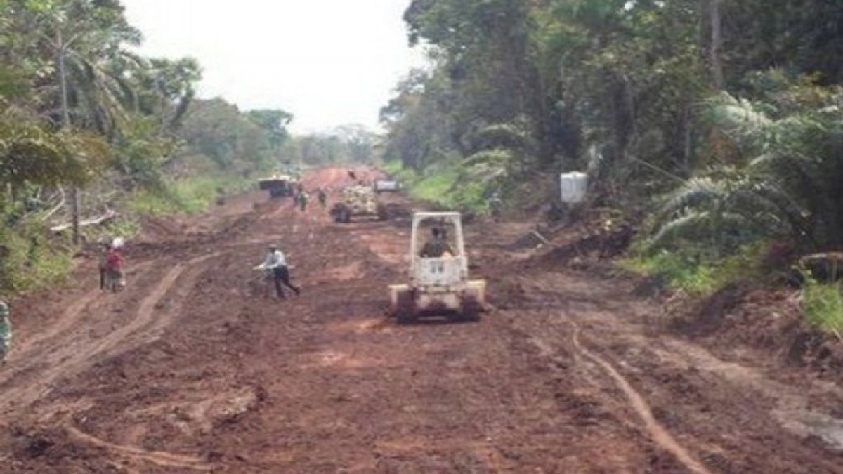 In The Midst Of The KKB Terror In Papua, The Ministry Of PUPR Continues To Open The Banti-Aroanop Road Section