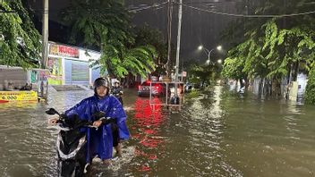 Une inondation inondée de plusieurs espaces SMKN 1 Sukabumi jusqu’à la porte arrière de l’école de Jebol