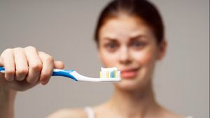 Diligently Brush Your Teeth Can Prevent Dementia? Here's The Explanation