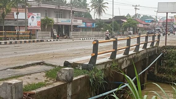 Amblas Pinggir Bridge的状况,Kampung Lua要求Pasaman摄政政府改善