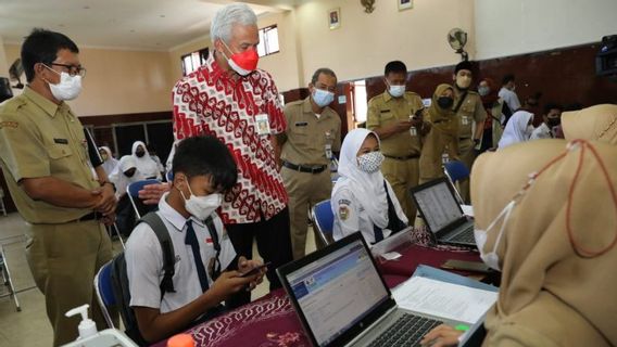 New Academic Year 2022-2023, Ganjar Pranowo: So Far Central Java PPDB Is Still Fine