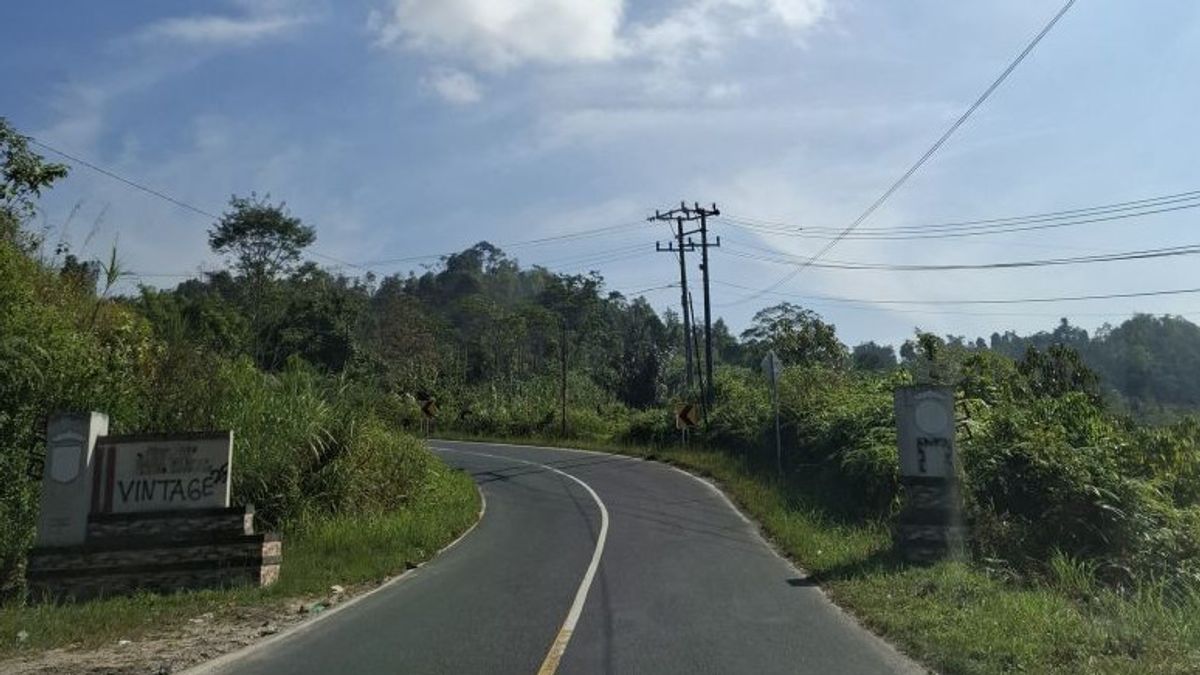 Répondant à l’espoir de la communauté, le gouvernement provincial de Lampung veille à ce que toutes les conditions routières mangent