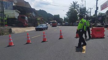 Starting From The Busy Route D-2 Lebaran 2022, The Police Divert The Flow At The Nagreg Intersection: The Direction Of Limbangan Or Tasik Through Kadungora