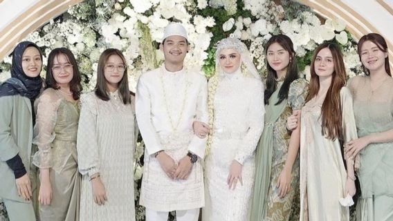 ギルガ・サヒドとの結婚式の瞬間にヒジャーブを着用してください、ハッピーアスマラ洪水賞賛ネチズン