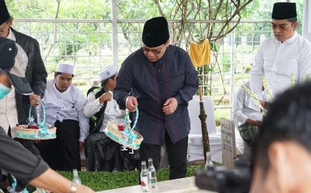 Sejumlah Pengurus PDIP Berziarah ke Makam Fatmawati Soekarno