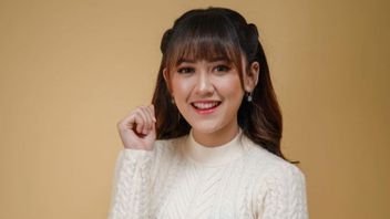 Tips Padu Padan Fesyen ala Happy Asmara, Tampil Cantik Tak Harus Mahal