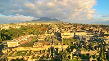 Spot's Four-legged Robot From The United States Of America Spot Helps Manage The Ruins Of The Ancient City Of Pompeii