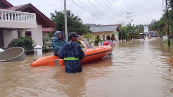西龙目岛Sekotong的洪水袭击，一名居民死亡