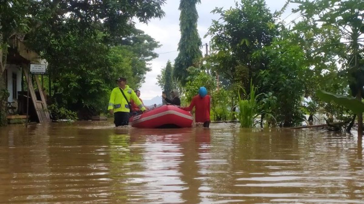 فيضان نهر باجو ، غمرت المياه 15 نقطة في 3 مناطق من بونوروغو ريجنسي