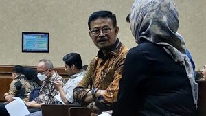 في المحاكمة ، تم الكشف عن أن SYL طلبت شراء ميك 25 مليون روبية إندونيسية