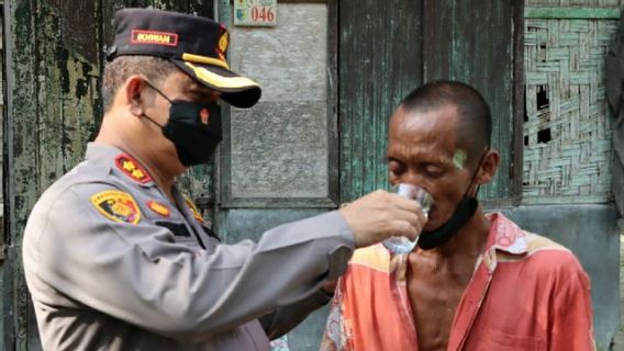 Tunanetra di Batubara Sumut jadi Pemanjat Pohon Kelapa untuk Cukupi Kebutuhan Hidup