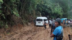 Akses Jalan Lintas Padang-Solok Selatan Sudah Bisa Dilalui Pascalongsor