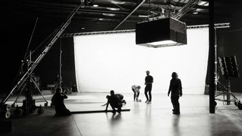 中国一起恐怖电影争议,同性恋婚姻场景用AI改变