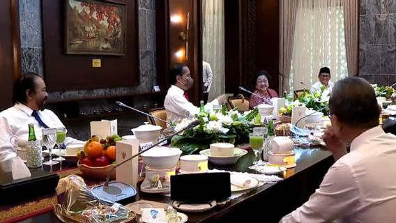 This Is What Jokowi Looks Like Having Lunch And Chatting Casually With The Chairman Of The Political Party Ahead Of The Reshuffle