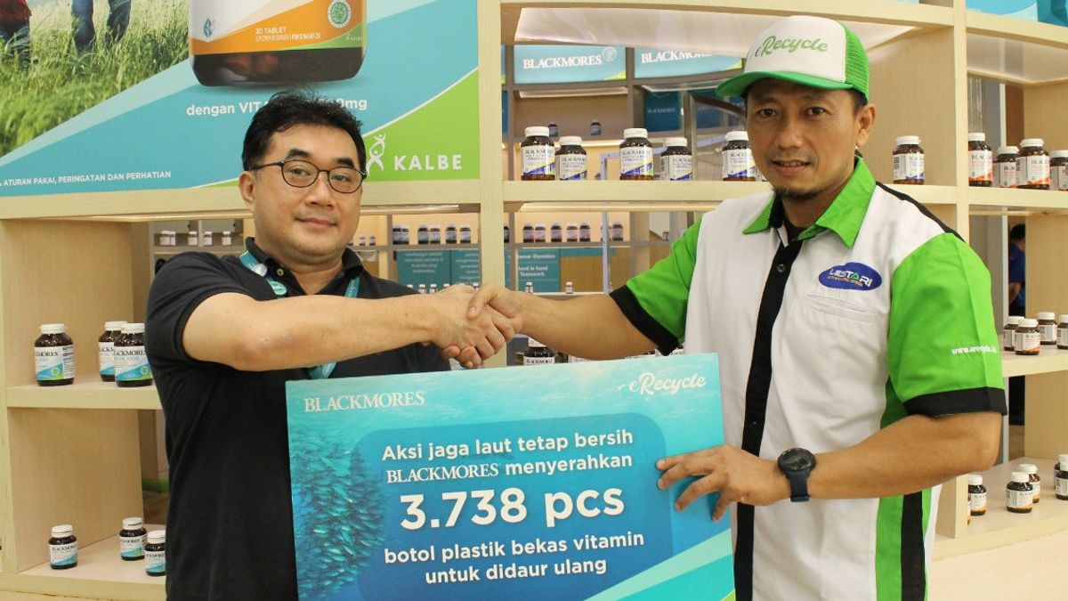 環境に配慮して、ブラックモアズインドネシアは3,700以上のペットボトル廃棄物を収集することができました