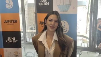 De retour dans le studio, Raisa reprend le matériel pour un nouvel album