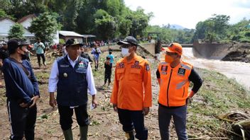 西爪哇宣布加鲁特的洪水应急响应状态