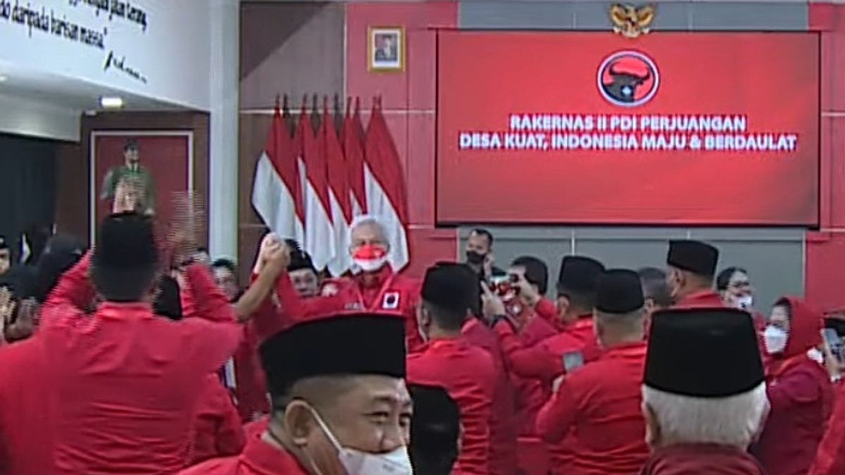 Di Rakernas PDIP, Bambang Pacul dan Ganjar Pranowo Salam Komando dan Pekik Merdeka